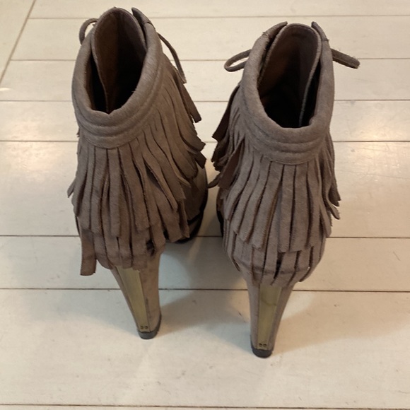 Brian Atwood fringed suede boot heels in size 8.5 - Picture 3 of 7